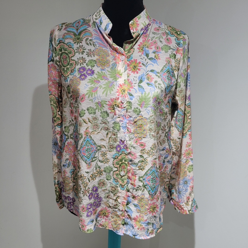 Femme Fatale Women's Lightweight Floral Collared Button Down Blouse Medium Boho